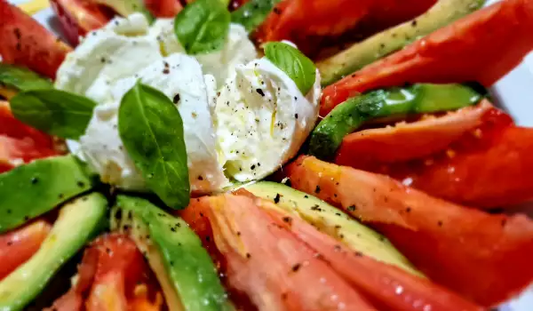 Salată cu Burrata