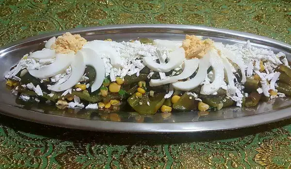 Salată cu ardei copt și porumb