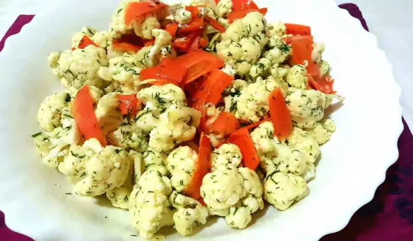 Salată cu conopidă și morcovi