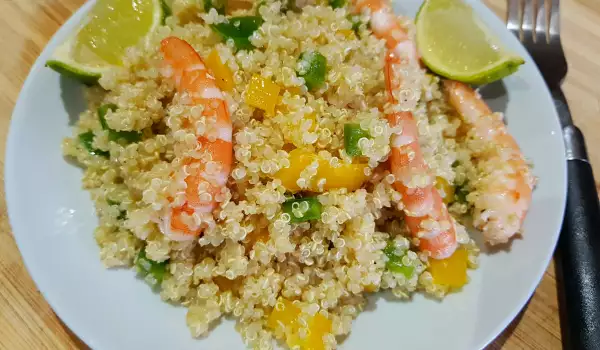 Salată de quinoa cu creveți fierți și limetă