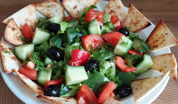 Salată clasică libaneză Fattoush