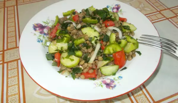 Salată consistentă cu linte