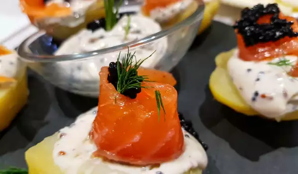 Aperitiv de cartofi cu somon și caviar