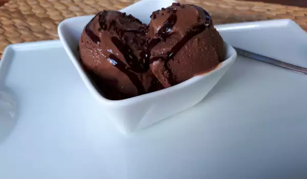 Înghețată de ciocolată pregătită fără aparat