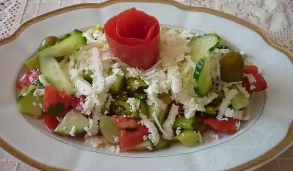 Salată Shopska cu ardei gras