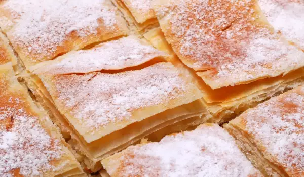 Prăjitură cu zahăr pudră