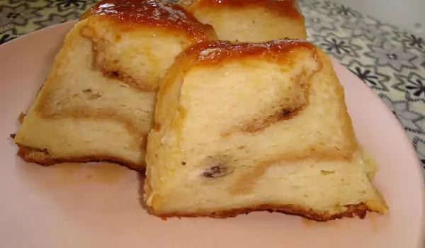 Prăjitură cu cozonac, coaptă în formă de chec