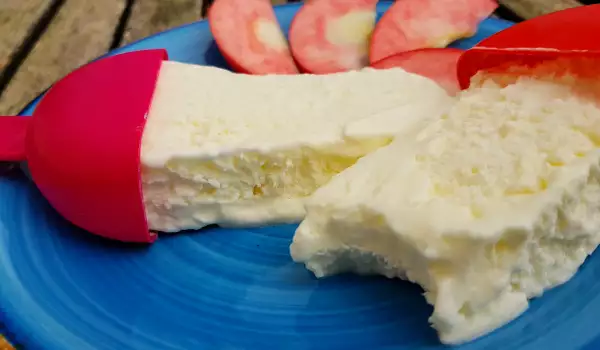 Înghețată de casă cu albușuri și smântână