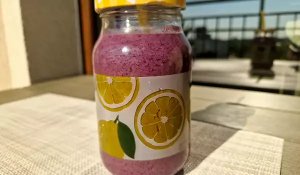 Smoothie proteic ​​din caju și afine