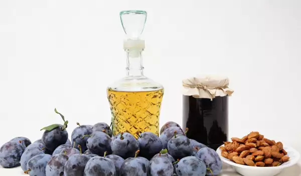 Prune și rachiu de prune