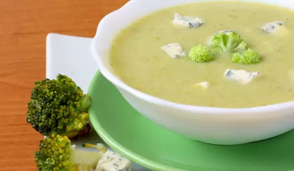 Supă cremă de broccoli și brânză
