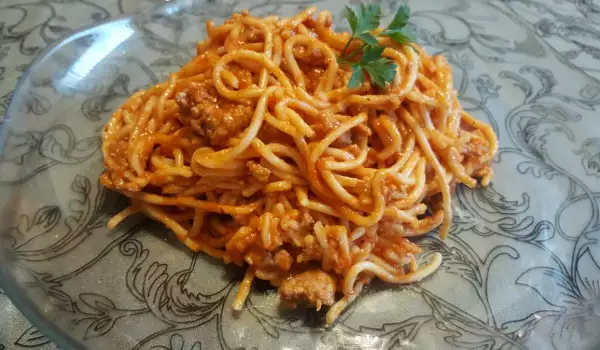 Spaghete cu carne tocată și roșii