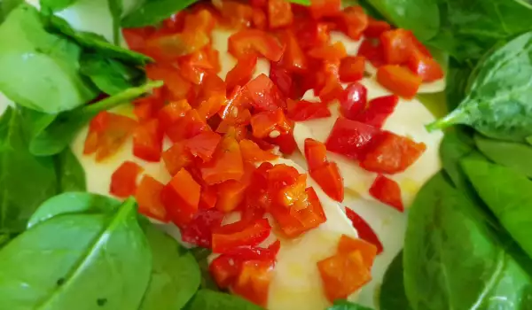 Salată de baby spanac și mozzarella, cu dressing de miere