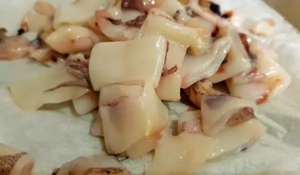 Calamar marinat la placa ceramică