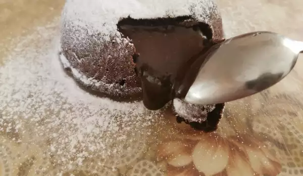 Sufleu de ciocolată cu umplutură lichidă Lindt