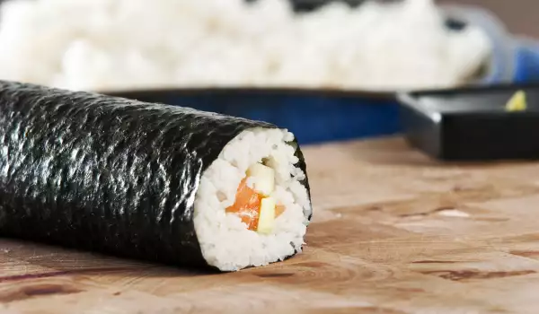 Cum se fierbe și se prepară orezul pentru sushi?