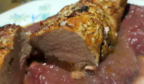 Mușchiuleț de porc cu sos de mere și vin roșu
