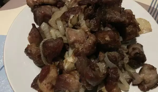 Carne de porc cu ceapă, la tigaie