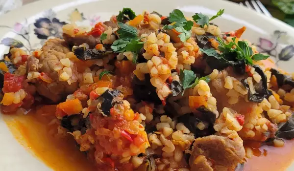 Carne de porc suculentă cu spanac și bulgur