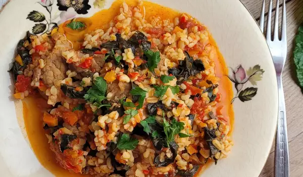 Carne de porc suculentă cu spanac și bulgur