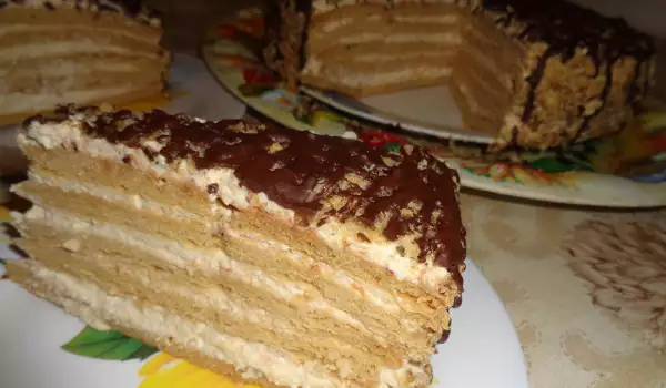Tort Medovik cu cremă caramel
