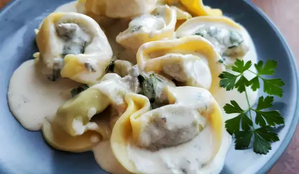 Tortellini cu sos Gorgonzola