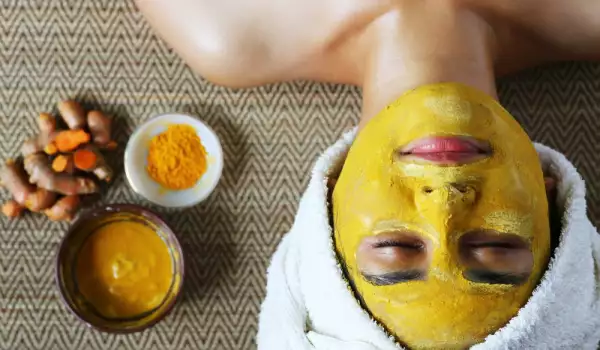 Mască cu turmeric