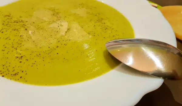 Supă cremă de avocado și dovlecel