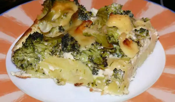 Mâncare vegetariană la cuptor, cu broccoli și cartofi (Zapekanka)