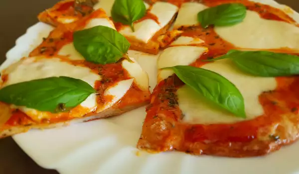 Pizza vegetariană cu mozzarella, mascarpone și conopidă
