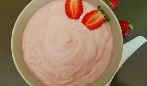 Mousse de căpșuni pentru tort