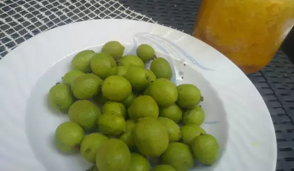 Beneficii ale nucilor verzi