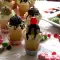 Cake pops la cornet, cu cremă de brânză și jeleu de mure