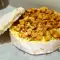 Camembert la cuptor cu usturoi, rozmarin și nuci