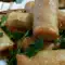Rulouri de primăvară crocante, cu legume și carne tocată