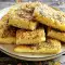 Focaccia keto cu mozzarella și cremă de brânză