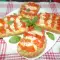 Crostini cu roșii și mozzarella