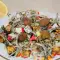 Salată simplă de midii cu rulouri de crab