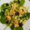 Salată de bulgur cu baby spanac și pește pălămidă