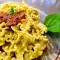 Paste cu sos pesto și roșii uscate