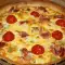 Quiche de primăvară cu dovlecei, șuncă și roșii cherry