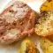 Ceafă de porc la tigaie cu cartofi italienești la cuptor