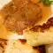 Fileu de porc la tigaie cu vin alb și brânză Halloumi prăjită