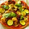 Pizza vegană cu blat de sfeclă roșie