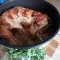 Iepure copt încet în crustă de bacon