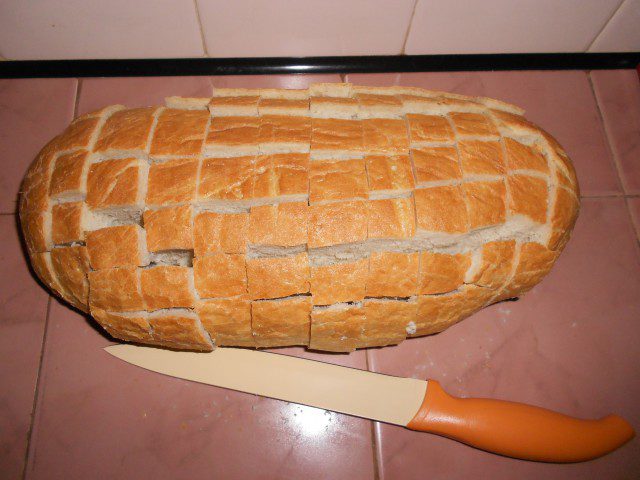 Pâine umplută cu cașcaval și brânză