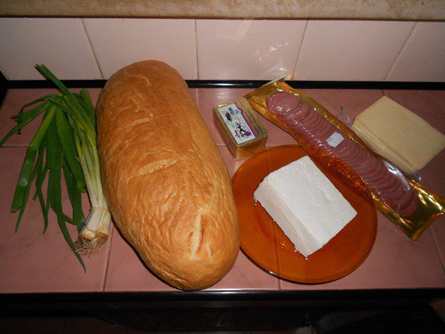 Pâine umplută cu cașcaval și brânză