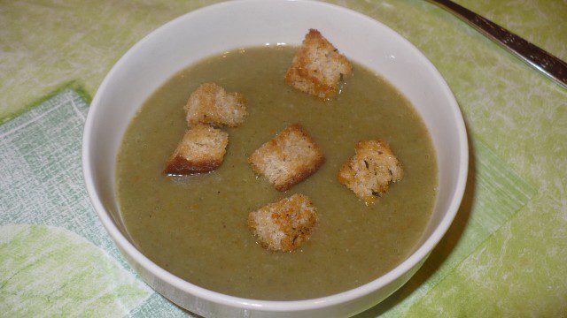 Supă cremă cu broccolli și cartofi