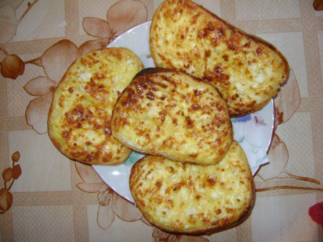 Sandvișuri cu ou și brânză