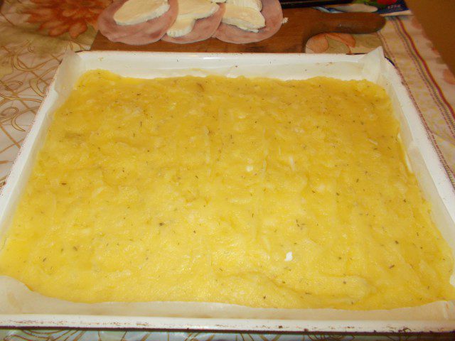 Ruladă de cartofi cu mozzarella și șuncă